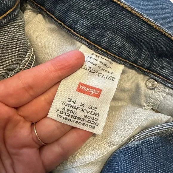 Wrangler Vintage Blue Relaxed Fit Jeans - Picture 6 of 6